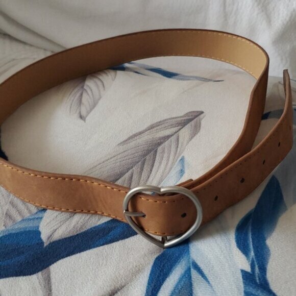 New Womens Western Heart Belt in Camel Beige 40½" - Picture 3 of 6